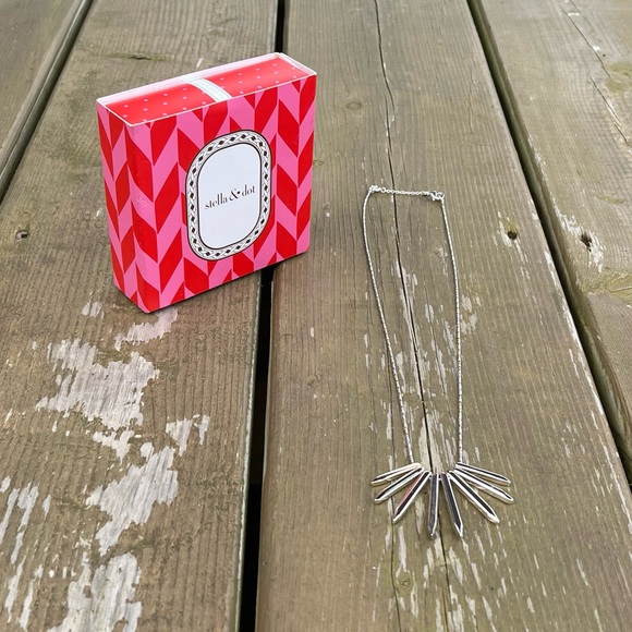 STELLA & DOT Rebel Cluster Necklace Silver in Original Box Single Chain - Picture 15 of 15